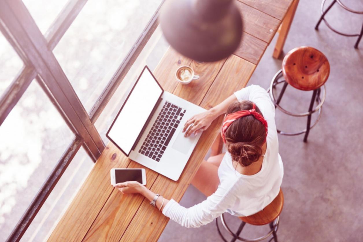 Análisis detallado de documentos financieros en proceso de auditoría