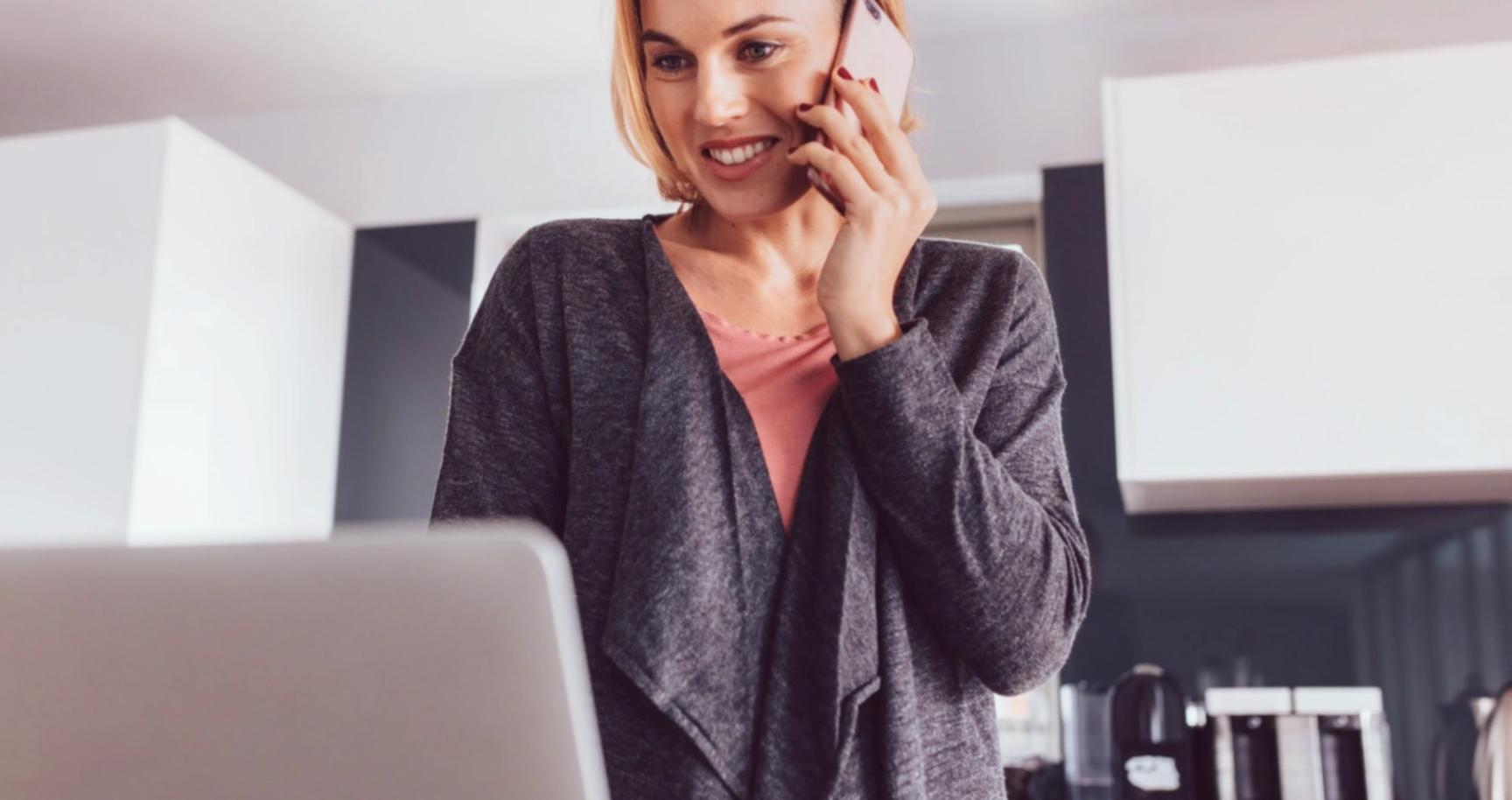 Revisión de informes presupuestarios y proyecciones financieras